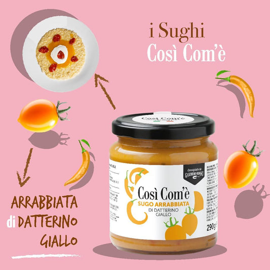 Così Com’è Yellow Arrabbiata Pasta Sauce jar (290 g) made with Italian yellow Datterino tomatoes and chili peppers, displayed with illustrated chili peppers and tomatoes on a pink background