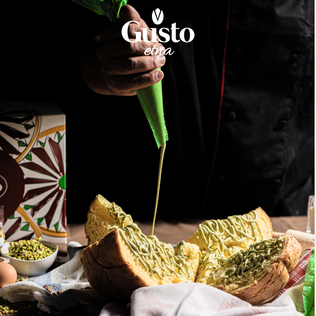 Gusto Etna, Italian Panettone with Pistachio Cream and pistachio chopped
