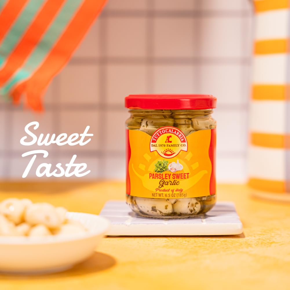 Tutto Calabria Parsley Sweet Garlic, product of Italy, 6.5 oz (185g), featuring whole garlic cloves marinated with parsley in oil