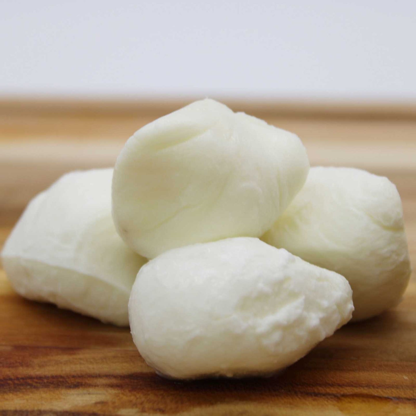 FROZEN Lupara Buffalo Mozzarella (16 balls x 20 g per bag) individual