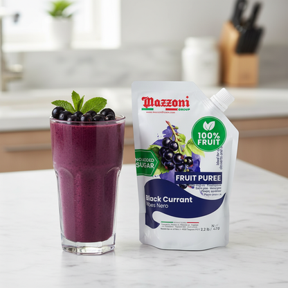 Black currant smoothie with fresh black currants and Mazzoni Black Currant fruit puree