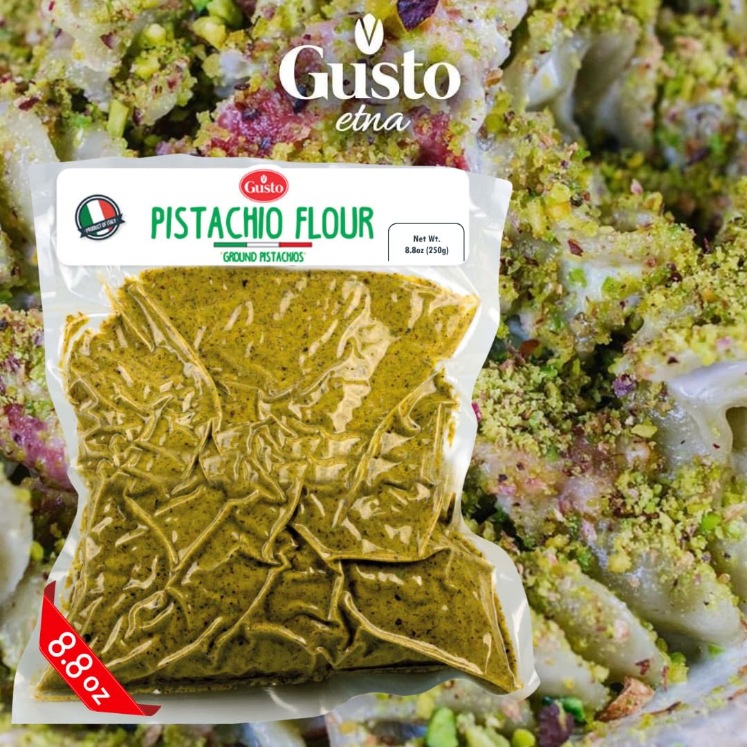 Packaging of Gusto Etna Pistachio Flour with pistachio-based pasta in the background